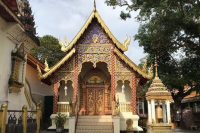 Private Day Tour Doi Suthep Temple and Handicraft Center - Doi Suthep temple: sacred viewpoint and monk chanting