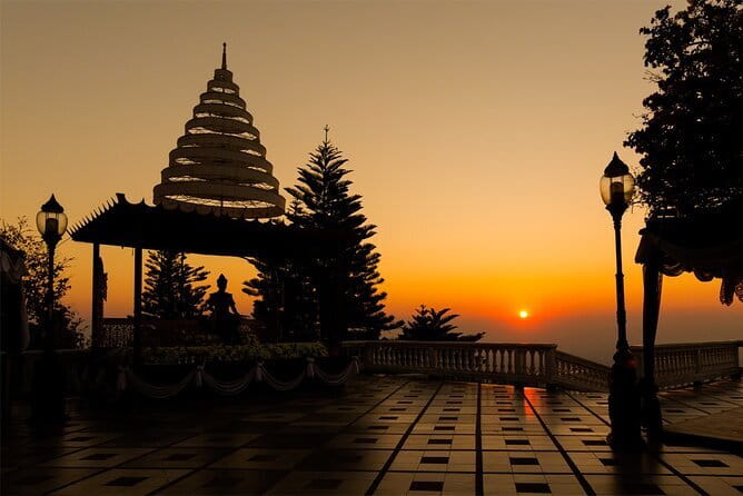 Private Day Tour Doi Suthep Temple and Handicraft Center - Khruba Siwichai monument: the road story to Phra That Doi Suthep