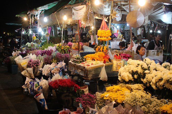 Private Evening! Crisscross Chiang Mai's Night by the classic Tuk Tuk - Why a private tuk-tuk night tour works so well in Chiang Mai