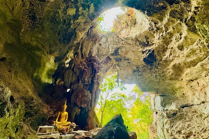 Private Guided Rainbow Cave Unseen Canyon and Lanna temple - Wat Ton Kwaen: a calm start in Hang Dong’s Lanna tradition