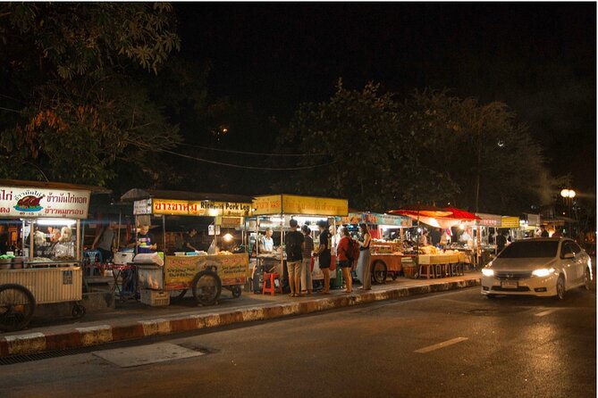 Private Half-Day Tour The Old Chiang Mai City With Street Foods - Sriphum Corner: Spotting the Old vs New Chiang Mai Contrast