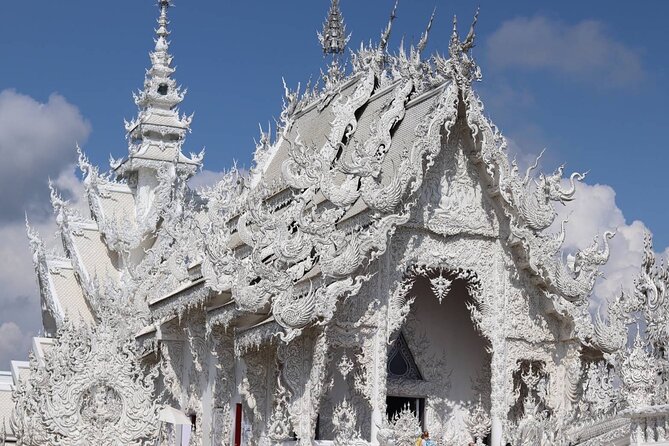 Private Tour Chiang Rai 3 Wonderful Temples & Lalitta Cafe - Key highlights you’ll care about