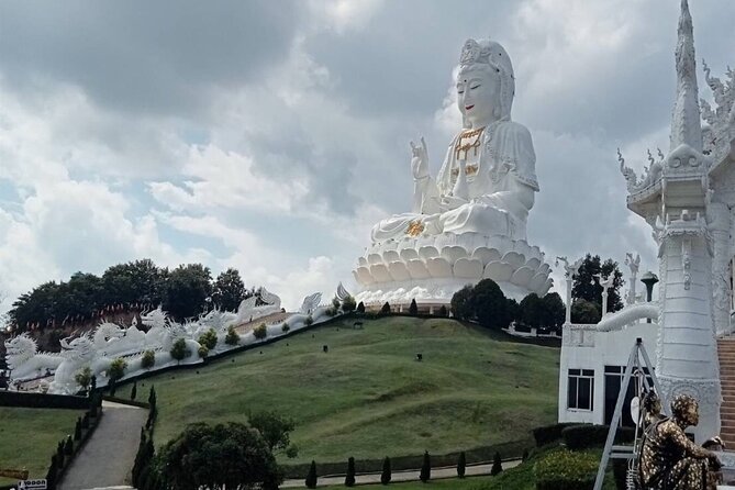 Private Tour Chiang Rai 3 Wonderful Temples & Lalitta Cafe - Wat Rong Khun White Temple: art-driven Buddhism and the cave of art