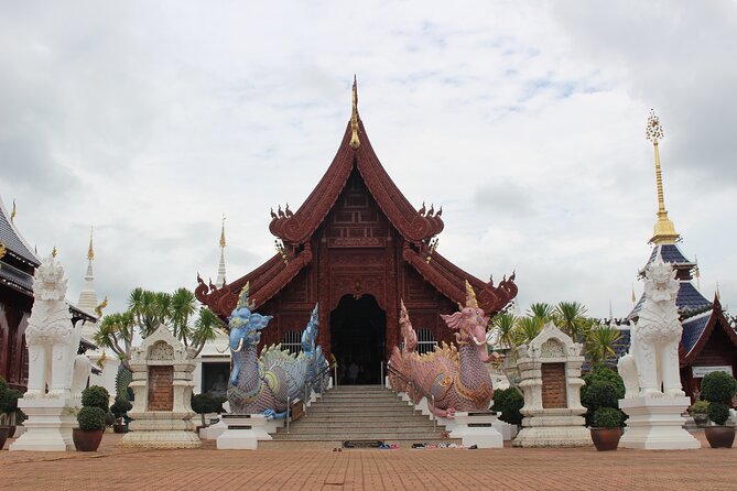 Private tour] Perfect day! Sticky waterfall + ChiangDao Cave + Wat BandenTemple - What the guide and driver add (beyond directions)