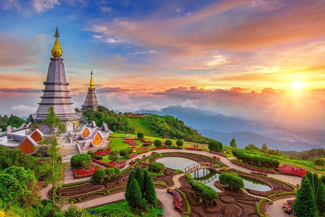 Private Tour to Doi Inthanon including Twins Pagodas and Hiking - Royal Twin Pagodas: commemorating a royal 60th birthday in a mountain setting