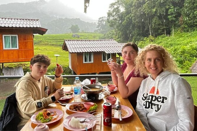Private Tour to Doi Inthanon including Twins Pagodas and Hiking - Hiking the terraced paddy fields and organic Arabica coffee plantation