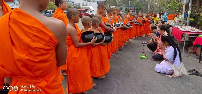 Spiritual Sunrise Wat Doi Suthep, Pha Lat, Alms & Meditation - Food and timing: you’ll be fed, but the early start stays early