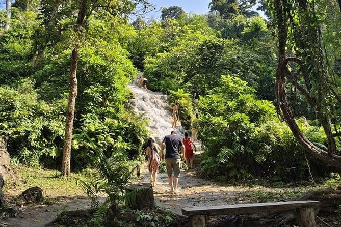Sticky Waterfalls Private Half Day Fun Escapades - The drive to Bua Thong: comfy wheels and a clear game plan
