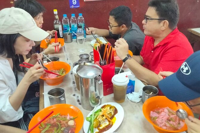 Taste of Chiang Mai: Michelin Guide Street Food Small Group 2Hr - The Michelin Bites: Yen Ta Fo, Dumplings, Khao Soi, and Orh Nee