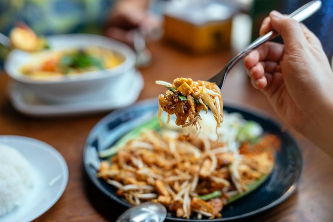 The 10 Tastings of Chiang Mai With Locals: Private Street Food Tour - Elephant Gate (Chang Phuak Gate): A Street Food Classic You Shouldn’t Miss