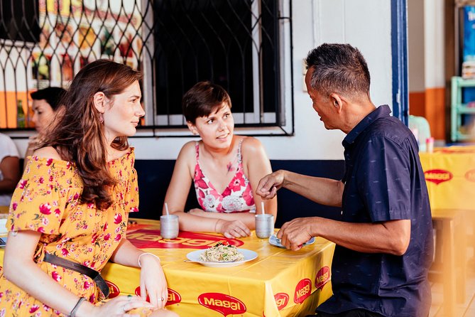 The 10 Tastings of Chiang Mai With Locals: Private Street Food Tour - Wat Mo Kham Tuang: Temples, Architecture, and Hindu Deity Statues