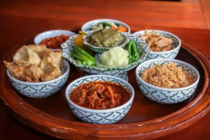 Traditional Khantoke Dinner and Show from Chiang Mai - Getting the timing right: how to avoid eating while the show starts