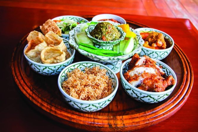 Traditional Khum Khantoke Dinner from Chiang Mai with Cultural Dance Show - Hotel Pickup and Timing for a Smooth 7pm Start