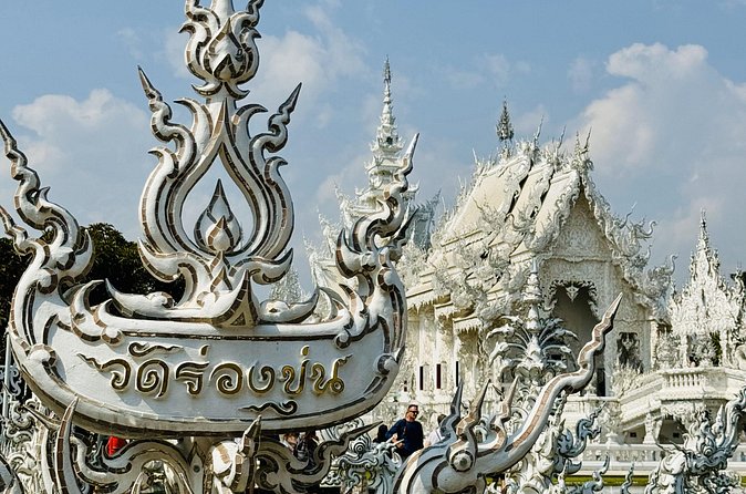 Visit Chiang Rai Temples and Lalitta Cafe from Chiang Mai - Longneck Karen village: optional culture stop with a shopping reality