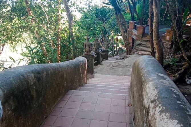Wat Doi Suthep And Wat Pha Lat Evening Tour - How to Pace the Climb and Still Enjoy the Pagoda