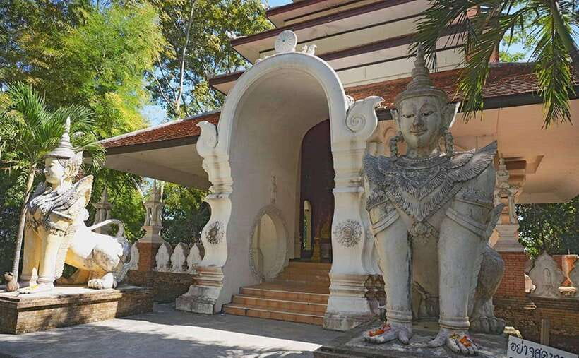 Wat Phra That Doi Suthep & Wat Pha lat Evening Tour & Guide - Pickup, Drop-Off, and the Small-Group Advantage