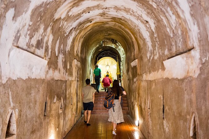Wat Umong and Doi Suthep Temples Evening Tour - Pickup, group size, and the 5-hour flow