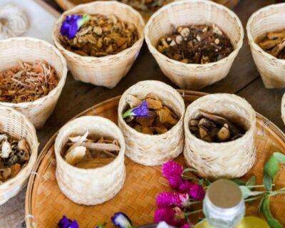 Workshop Making Herbal ball & herbal inhaler - Rolling herbal balls: your hands-on moment, step by step