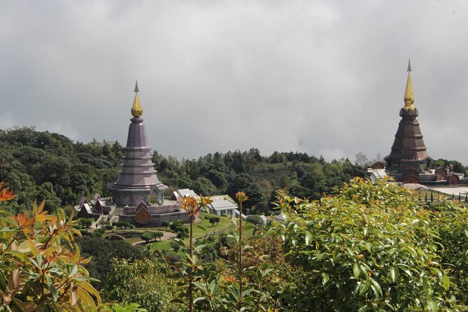 Wow! Doi Inthanon National Park Adventure, Lunch & Entry Included - Twin Pagodas on the Mountain: Phra Maha Dhatu and the King-Queen Story